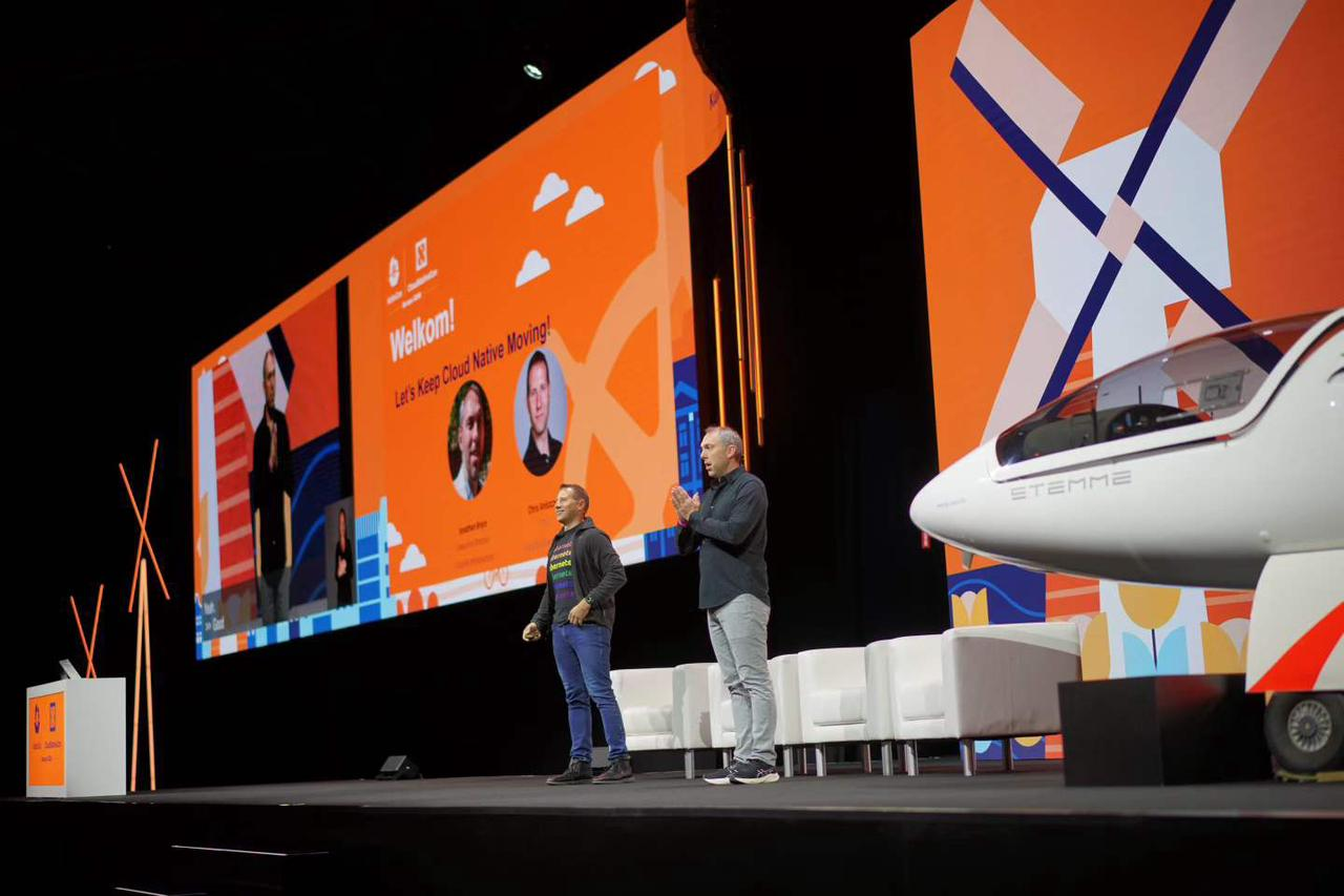 KubeCon Keynote hosted by Linux Foundation CEO Jonathan and CNCF CTO Chris